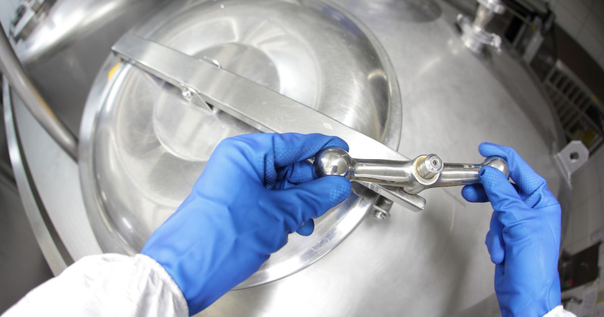 Common Hazards and Safety Tips for Tank Cleaning